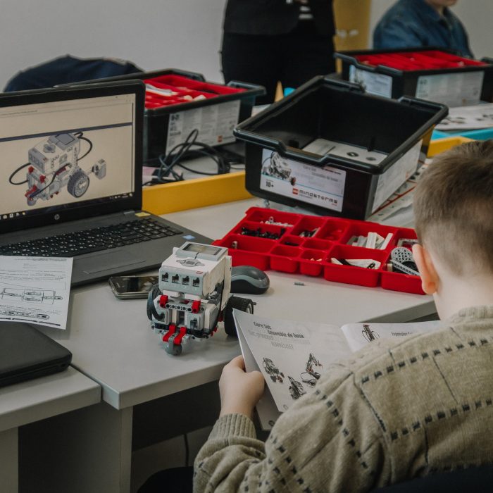 ^10698CA0352707FE9C90560480CD8EB28AFEB0391266FD9053^pimgpsh_fullsize_distr-min